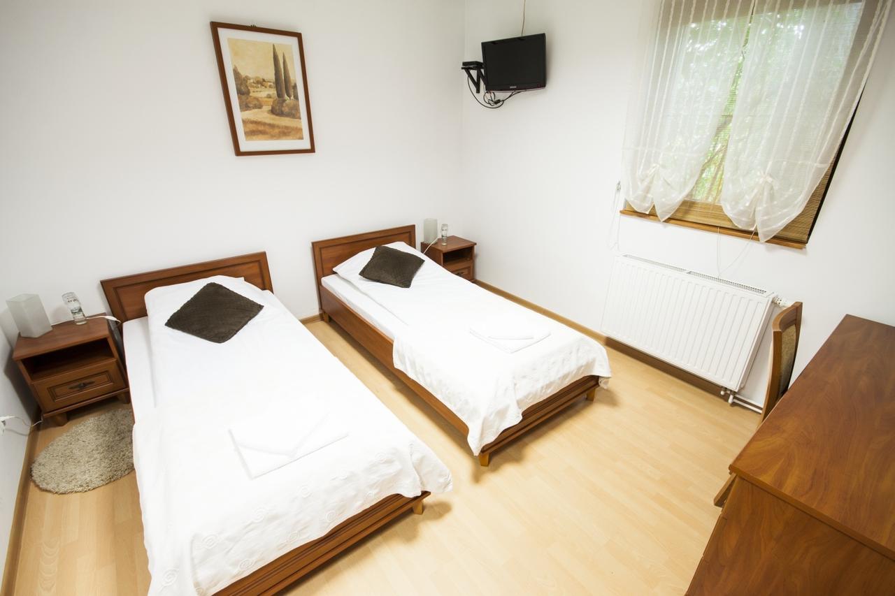 Motel Te Klimaty Челадз Екстериор снимка